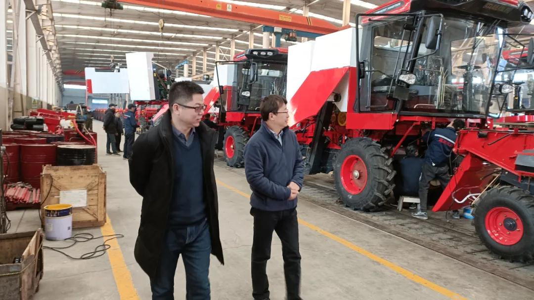 熱烈歡迎中國農(nóng)機(jī)工業(yè)協(xié)會代表團(tuán)蒞臨鄭州中聯(lián)參觀指導(dǎo)工作 12.241.jpg