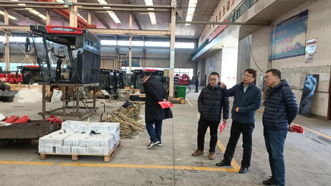 熱烈歡迎中國農(nóng)機(jī)工業(yè)協(xié)會代表團(tuán)蒞臨鄭州中聯(lián)參觀指導(dǎo)工作 12.243.jpg