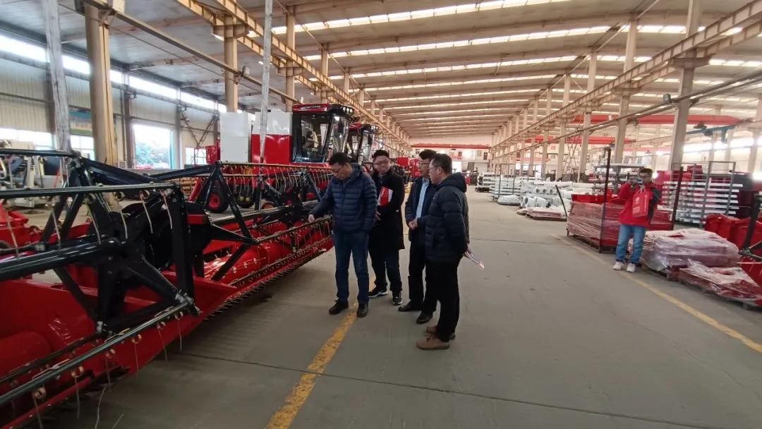 熱烈歡迎中國農(nóng)機(jī)工業(yè)協(xié)會代表團(tuán)蒞臨鄭州中聯(lián)參觀指導(dǎo)工作 12.244.jpg