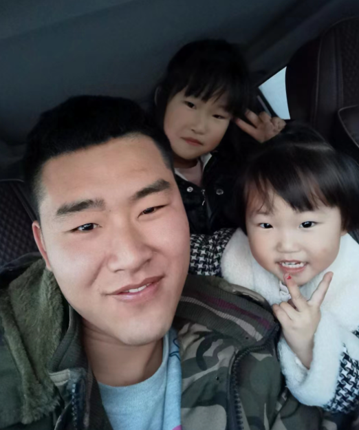 90后借錢也要買“賺錢利器”—中聯(lián)收獲花生機(jī) 518-7.png