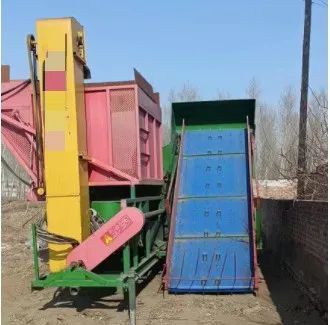 90后借錢也要買“賺錢利器”—中聯(lián)收獲花生機(jī) 518-6.jpg